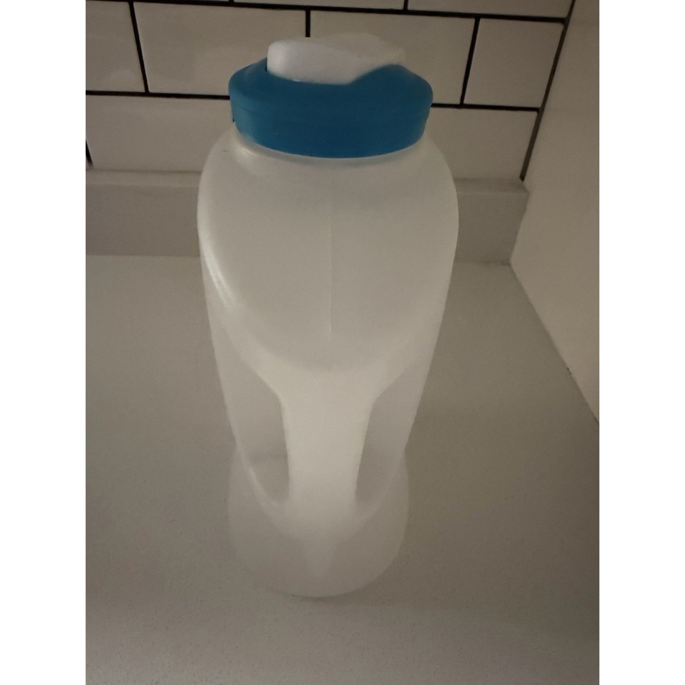 Rubbermaid Mixer Mate 3 Quart Bottle Handle Limited Edition Teal Aqua Flip Top
